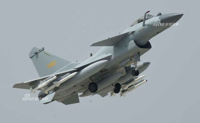 杀器不止歼20用!我军歼11B战机携挂霹雳15照曝光