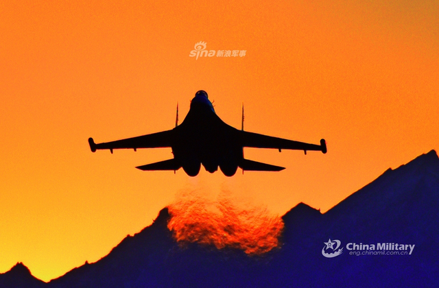 铁马镇边！我贺兰雄狮歼11战机冬日转战青藏高原