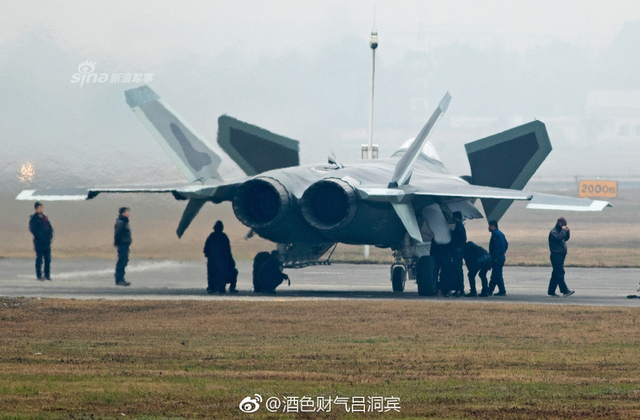 黑丝带战力无双！我空军歼20战机凌空决胜英姿不俗