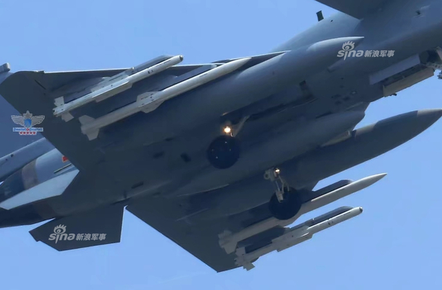 杀器不止歼20用!我军歼11B战机携挂霹雳15照曝光