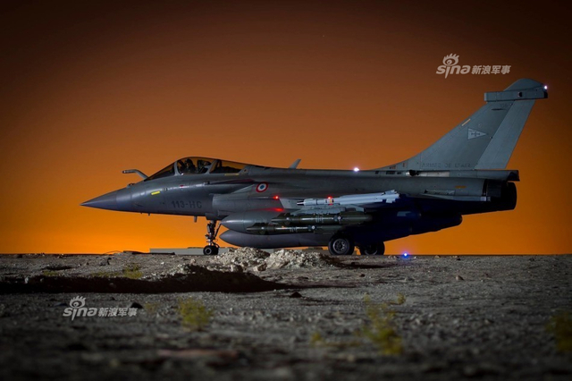 打得过我歼10？印度首架阵风战机在法国完成首飞