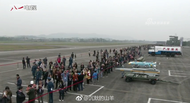 雾都雄鹰！我西部战区歼16战机亮相空军开放日