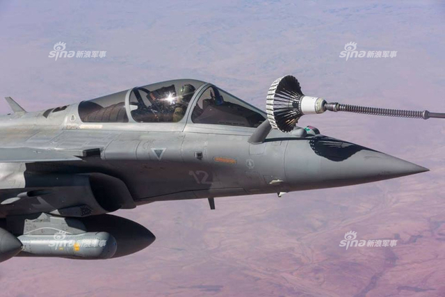 打得过我歼10？印度首架阵风战机在法国完成首飞