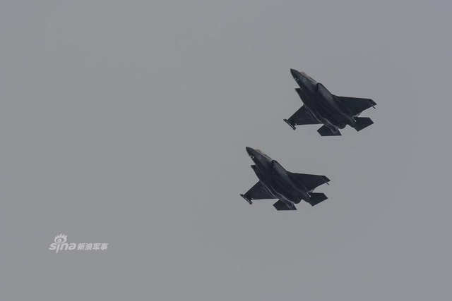 这咋跟我歼20打？美军F-35B隐身战机迎来历史首摔