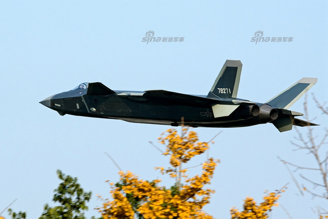 这是超巡矢发？我军歼20战机国产发动机疑似曝光