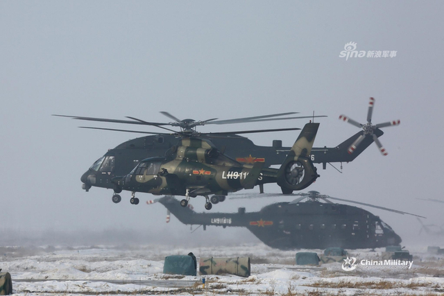 铁翼飞旋守卫天山!我新疆陆航直8G直升机超低空飞行