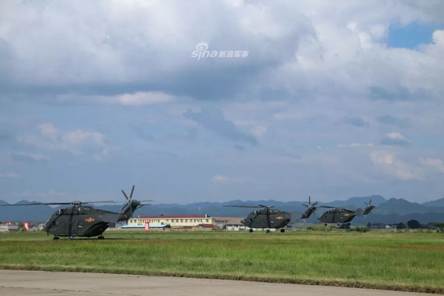 铁翼飞旋守卫天山!我新疆陆航直8G直升机超低空飞行