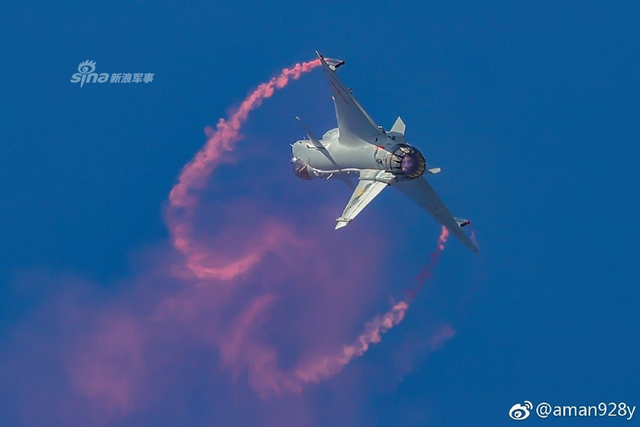 谁持彩练当空舞!新年再看我歼10B战机矢量发动机