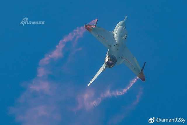 谁持彩练当空舞!新年再看我歼10B战机矢量发动机