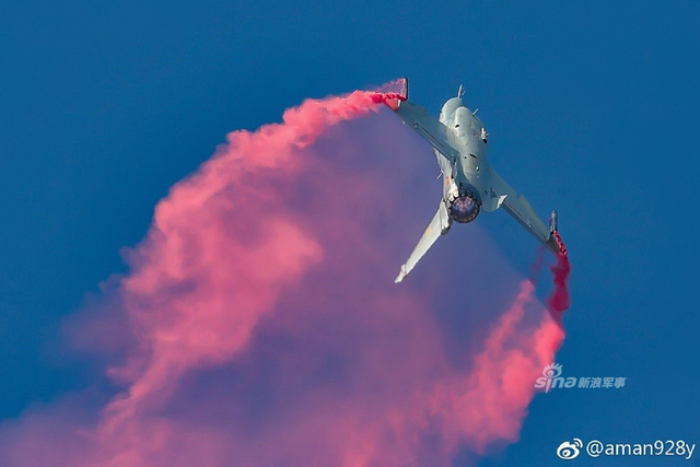 谁持彩练当空舞!新年再看我歼10B战机矢量发动机
