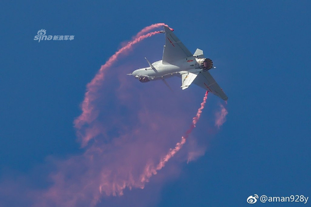 谁持彩练当空舞!新年再看我歼10B战机矢量发动机