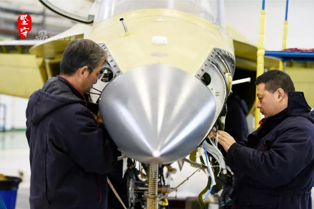 外贸机大卖大卖！洪都公司L15高教机新年也开练