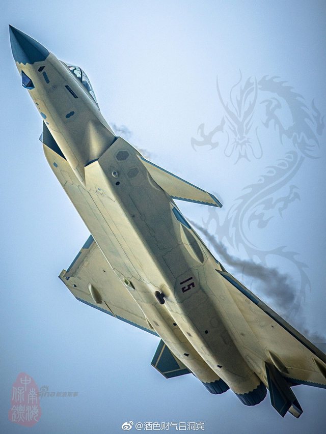 黑丝带战力无双！我空军歼20战机凌空决胜英姿不俗
