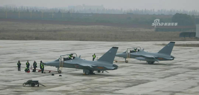 外贸机大卖大卖！洪都公司L15高教机新年也开练