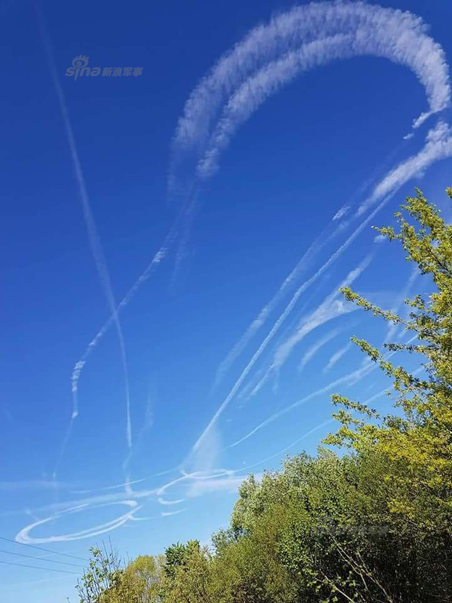恶搞再出新境界！美军战机在德国上空画不可描述之物