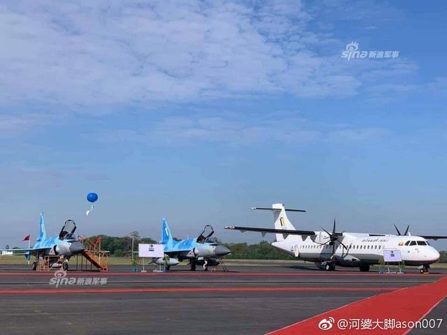 缅甸空军展示4架中国枭龙战机
