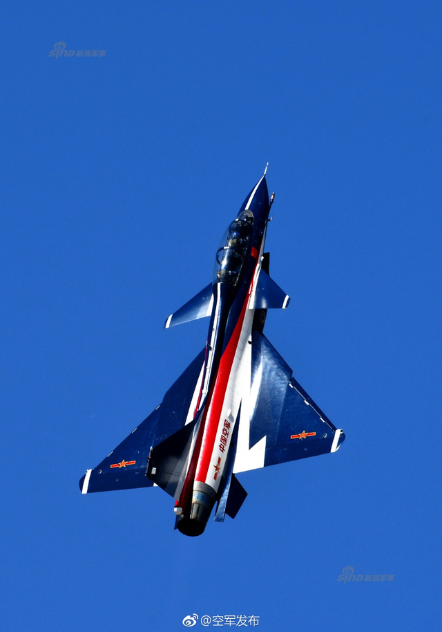何时歼20来秀?我军八一表演队歼10战机玩特技