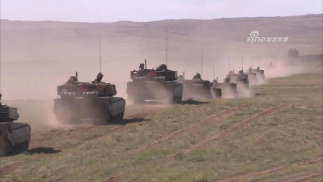 地表战力最强！土豪师征战朱日和99坦克猛练野战攻防