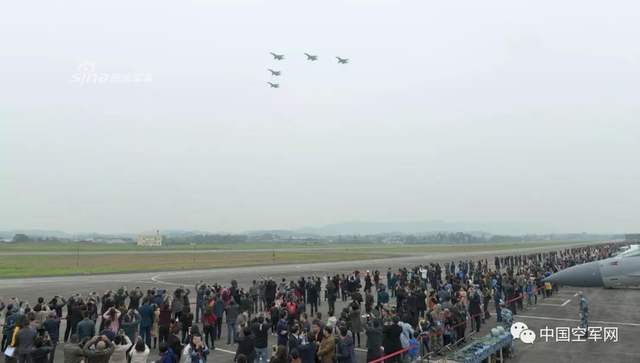 雾都雄鹰！我西部战区歼16战机亮相空军开放日