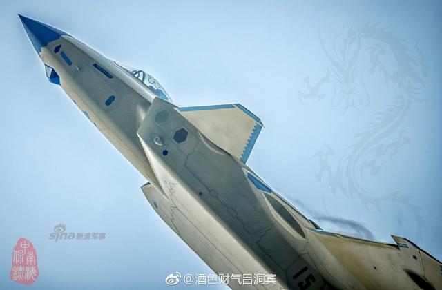 我军歼20战机凌空决胜展现英姿