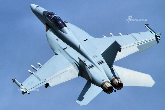 为F35B抢大单送助攻？美军F-18战机海边摔个底朝天