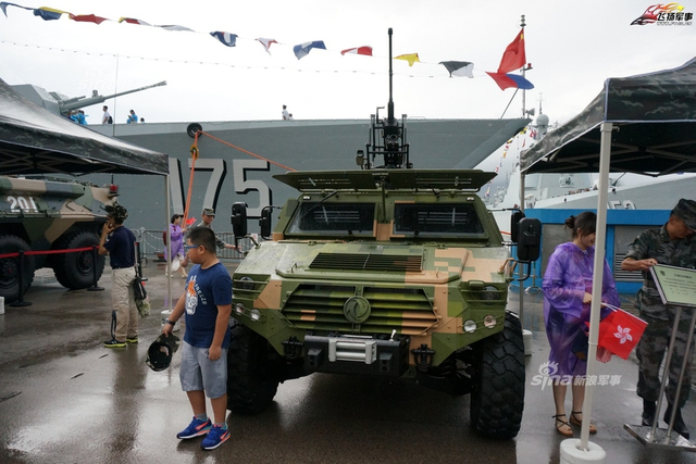 性能远超美军悍马!解放军猛士军车造型很威猛