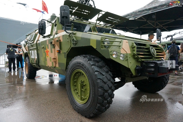 我军东风猛士军车造型很威猛