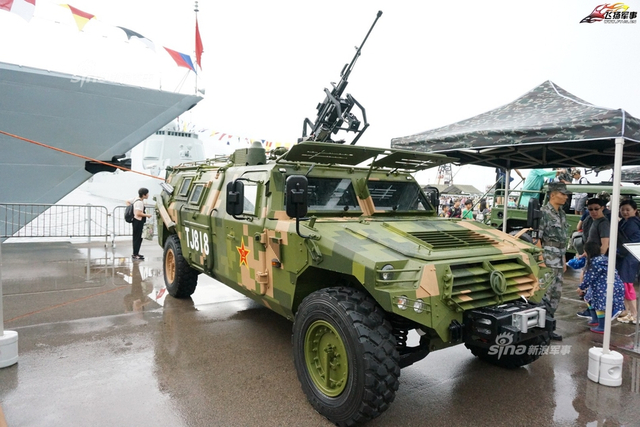 性能远超美军悍马!解放军猛士军车造型很威猛