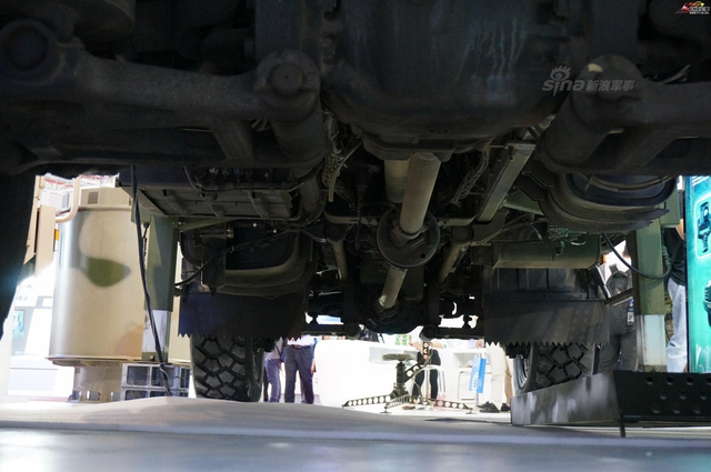 性能远超美军悍马!解放军猛士军车造型很威猛