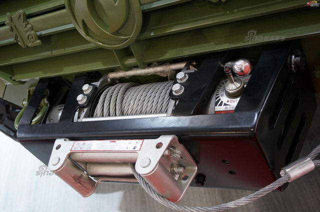 性能远超美军悍马!解放军猛士军车造型很威猛