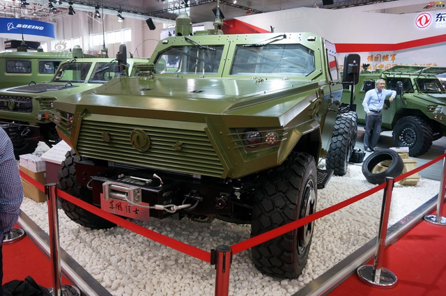 性能远超美军悍马!解放军猛士军车造型很威猛