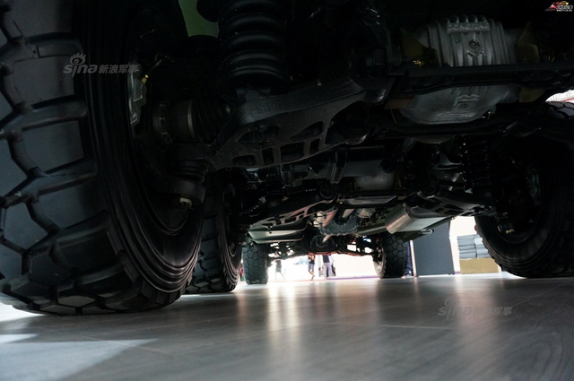 性能远超美军悍马!解放军猛士军车造型很威猛