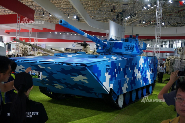 装备规模碾压美军！中国两栖战车蓝精灵迷彩太亮眼