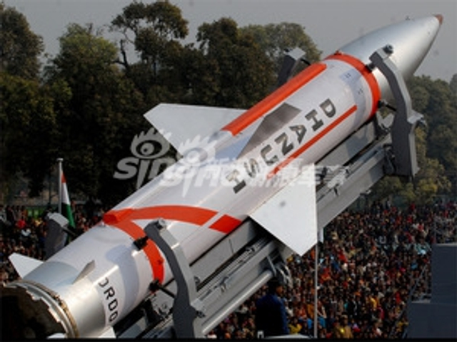 威慑中国印度洋舰队？印度竟出动神秘舰载弹道导弹