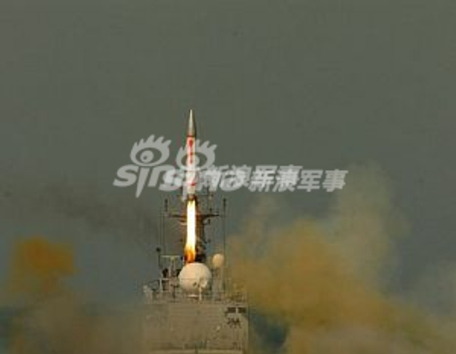 威慑中国印度洋舰队？印度竟出动神秘舰载弹道导弹