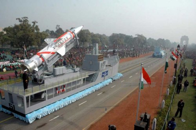 威慑中国印度洋舰队？印度竟出动神秘舰载弹道导弹