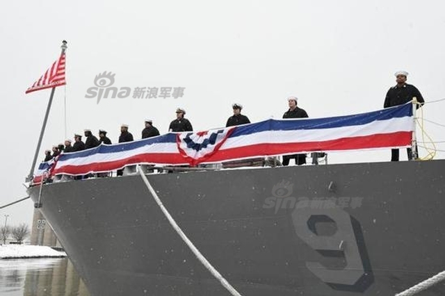 中国也有同款舰！美军最新战舰在加拿大港口惨被冻住