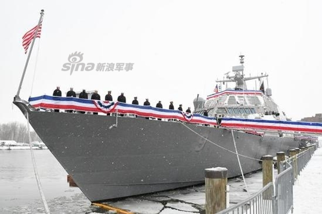 中国也有同款舰！美军最新战舰在加拿大港口惨被冻住