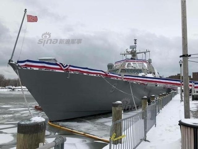中国也有同款舰！美军最新战舰在加拿大港口惨被冻住