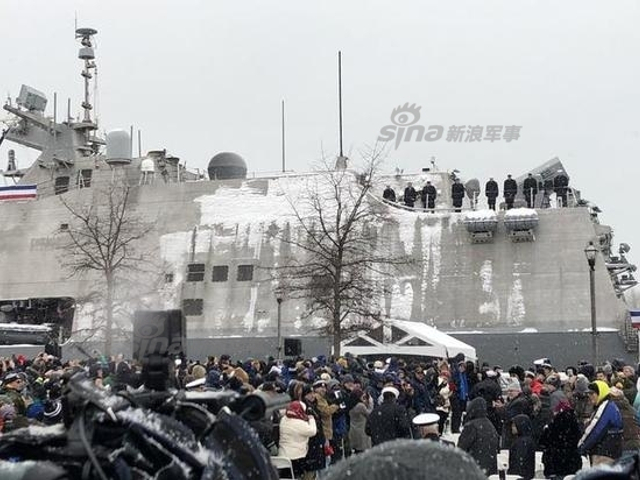 中国也有同款舰！美军最新战舰在加拿大港口惨被冻住
