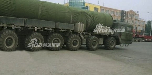 雪地亮杀器!中国火箭军东风31导弹冬季练兵忙