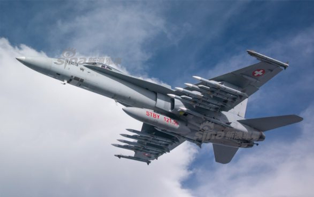 为F35B抢大单送助攻？美军F-18战机海边摔个底朝天