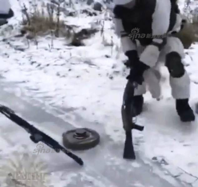 战斗民族冬奥会?俄军士兵用反坦克地雷当冰壶玩