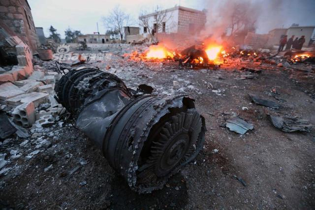 尽显军人英雄胆！俄为牺牲苏25飞行员办隆重葬礼