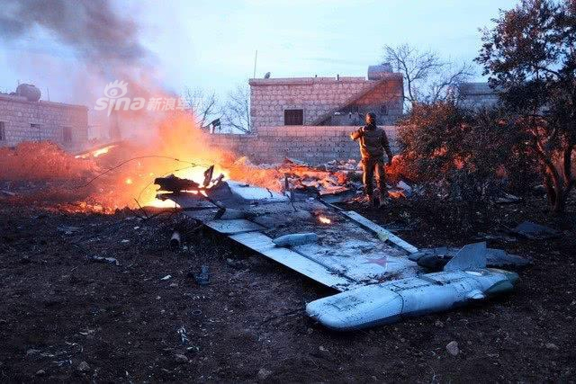 尽显军人英雄胆！俄为牺牲苏25飞行员办隆重葬礼