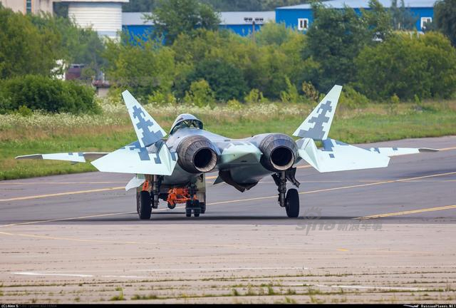 我军歼20何时实战？俄军急派数架苏57赴叙对抗F22