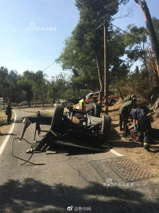 我军坦克表示不敢惹！台军士兵干爆悍马车 战力超路边炸弹