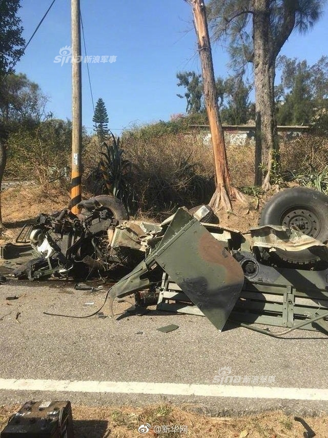 我军坦克表示不敢惹！台军士兵干爆悍马车 战力超路边炸弹