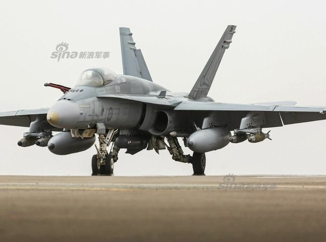 为F35B抢大单送助攻？美军F-18战机海边摔个底朝天