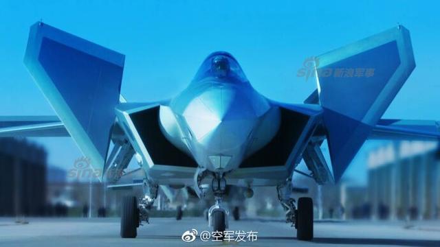 中国歼20正式列装空军作战部队